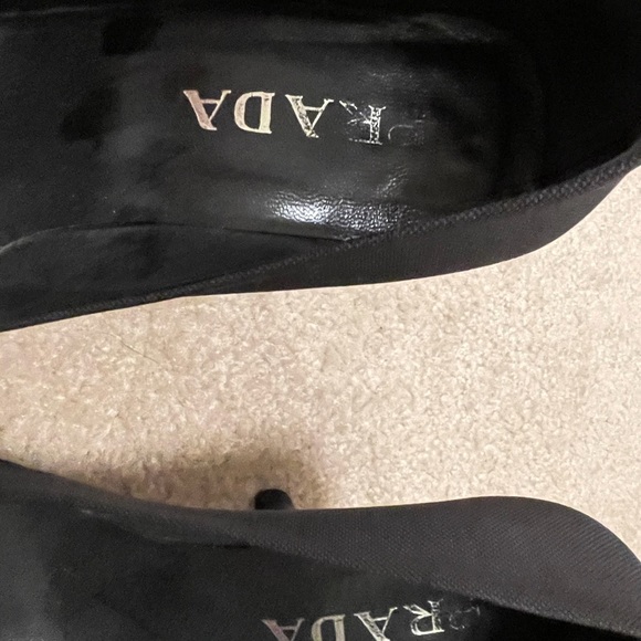 Prada Black Pumps w/super cute heel. - Picture 3 of 10